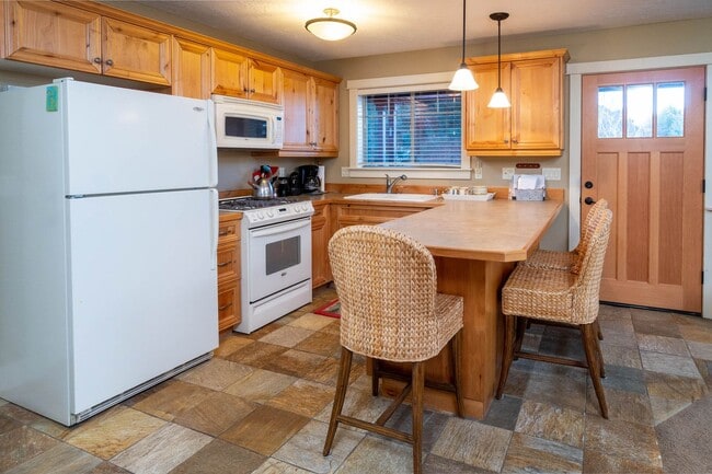 Photo - Beautiful Awbrey Butte ADU cottage w attac...