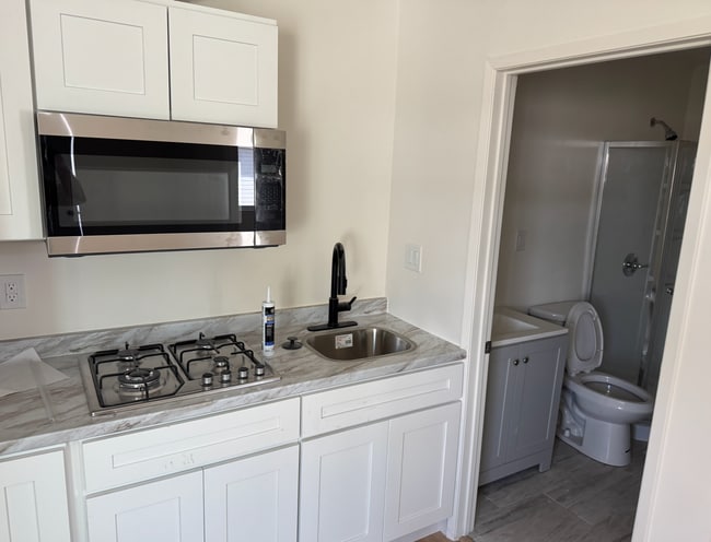 Photo - 19339 Vanowen St