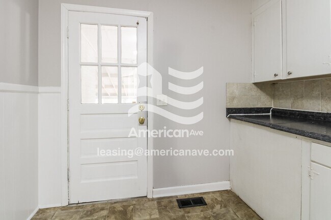 Photo - 2342 Center St