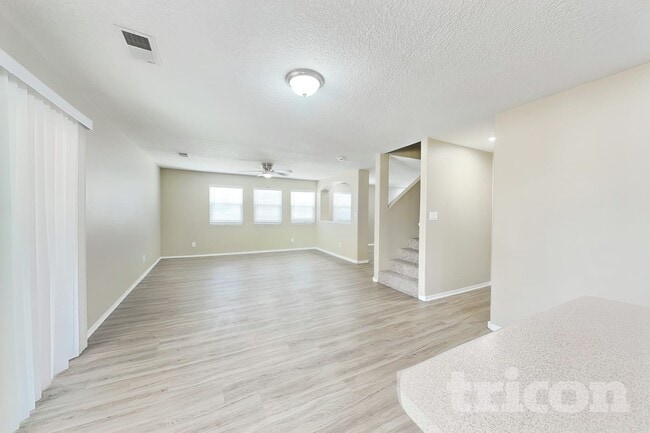 Photo - 6407 Black Hawk Dr NE