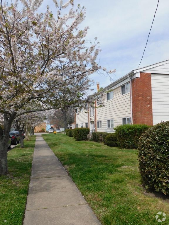 Building Photo - Crossroads Landing Rental