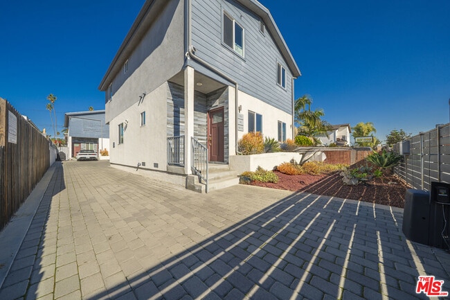 Photo - 629 W 83rd St