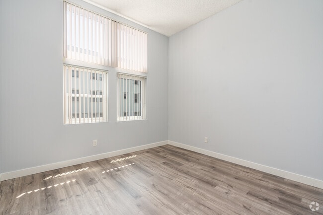 2BR, 2BA - 875SF - Primary Bedroom