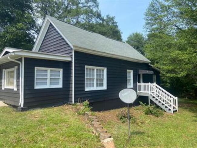 Building Photo - 10 Sanford Ave