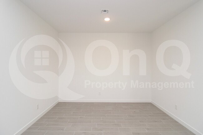 Photo - 7869 N 80th Ave