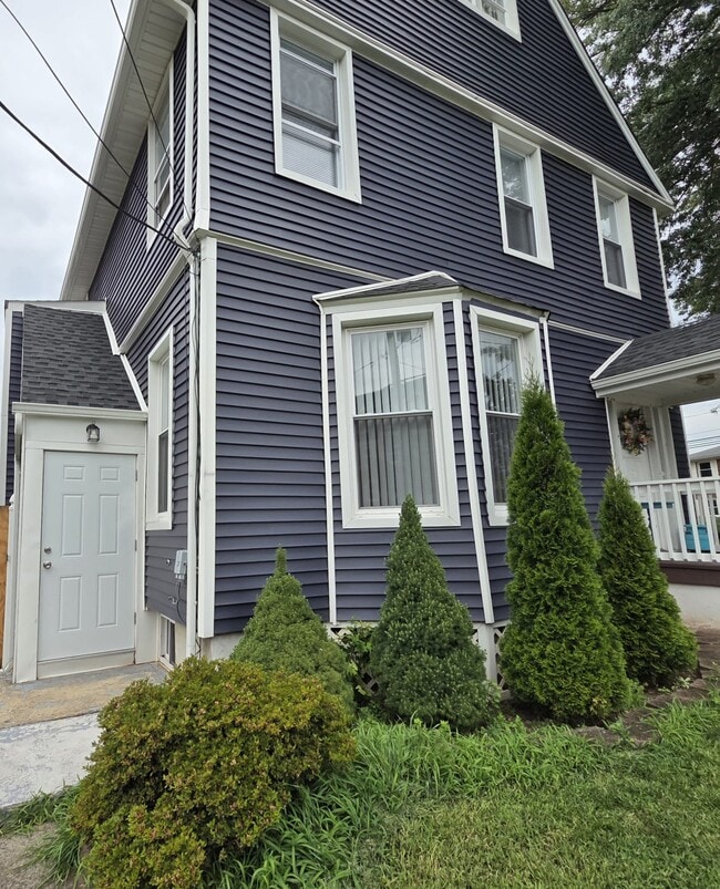 Building Photo - 1444 Esterbrook Ave Unit B Rental