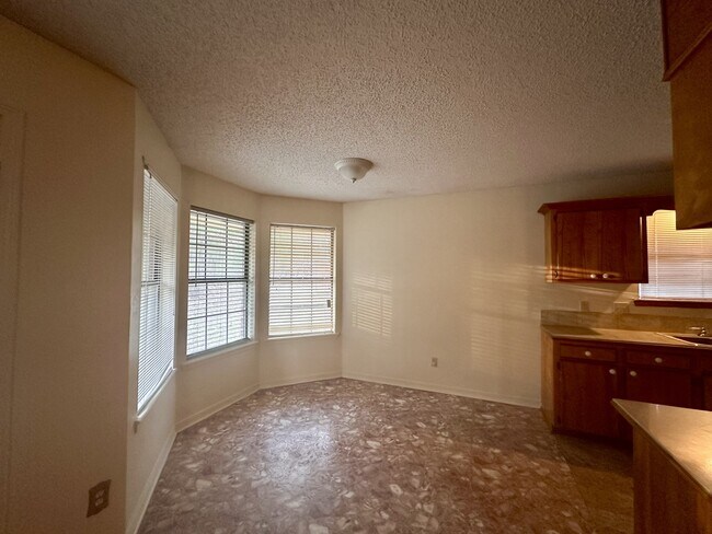 Photo - 928 Verone Terrace