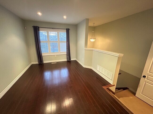 Photo - Spacious 2 Bedroom Townhome In Binbrook
