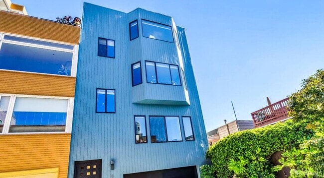 Building Photo - 5 Montague Pl