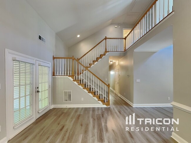 Photo - 123 Clarin Way