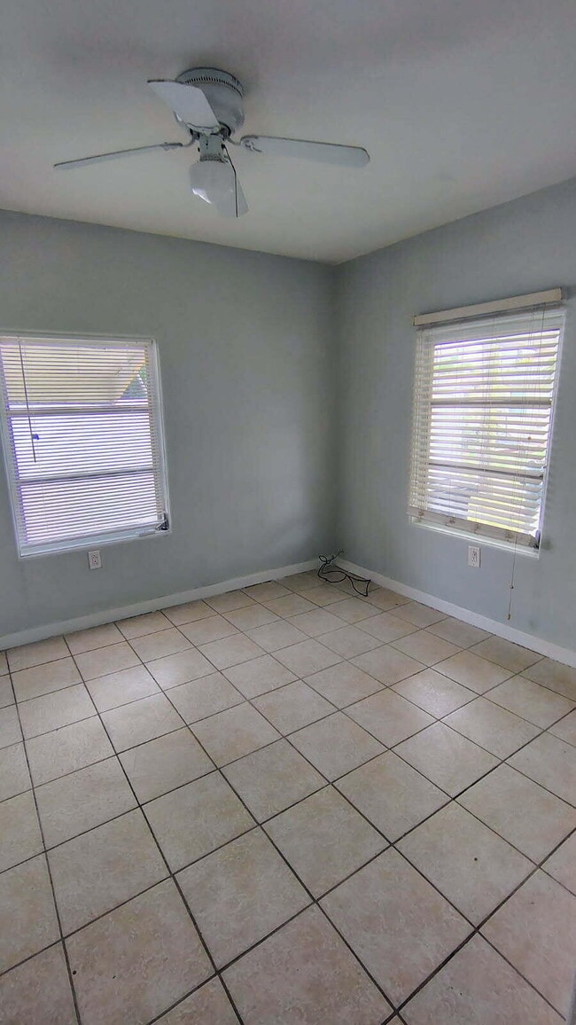 Photo - 1231 N F St