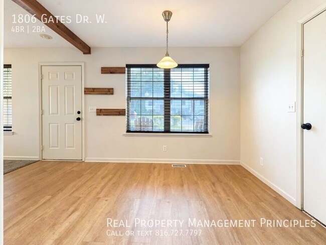 Photo - 1806 Gates Dr W
