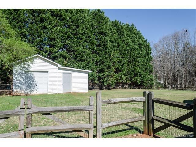 Photo - "Charming 4-Bedroom Retreat in Gastonia with Granite Touches & Gleaming Hardwoods!"