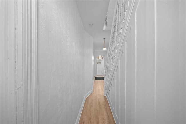 Photo - 3053 Brereton St