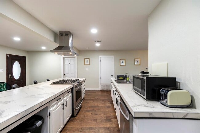 Photo - 1707 Deerfield Dr