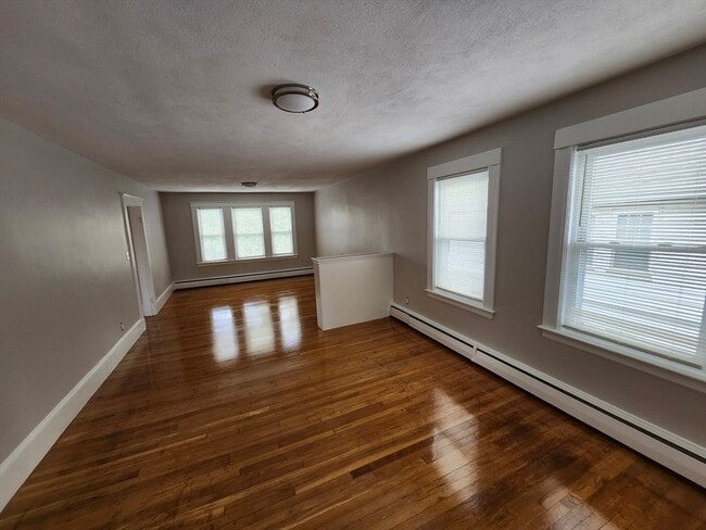 Building Photo - 113 Clarence St Unit 3