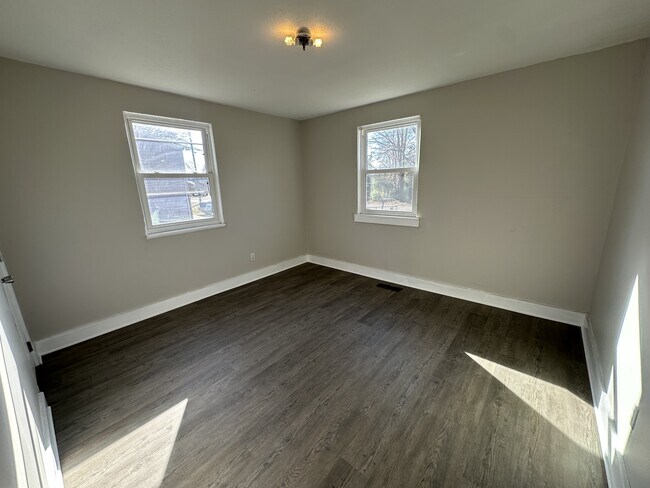 Photo - 1609 Ray St NE