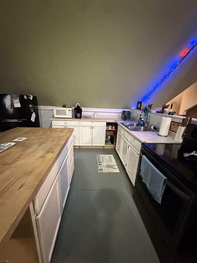 Photo - 268 State St Unit Furnished Apartment, everything included!