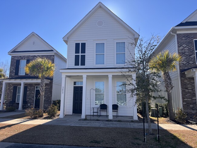 Building Photo - 3453 Bristol Ln