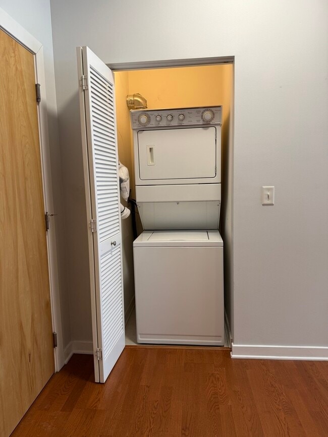 Photo - 1228 W Monroe St