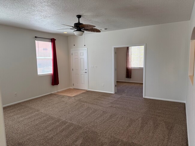 Photo - 405 Loma Linda Loop NE