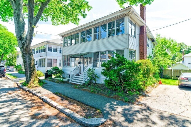 Photo - 135 Safford St Unit 1