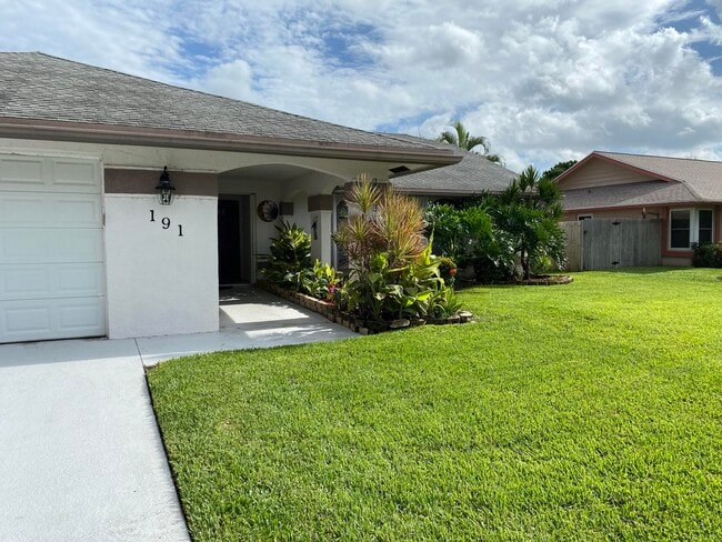 Photo - 191 Parkwood Dr S