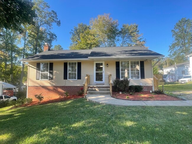 Photo - 221 Fallsway Ln