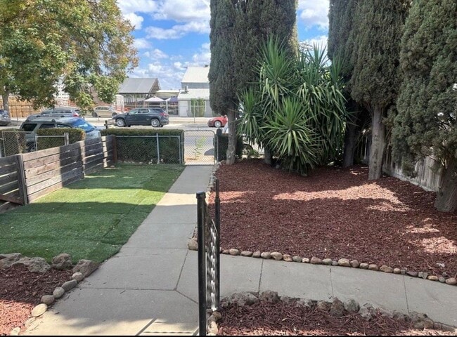 Photo - 1237 N St