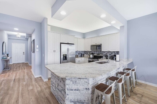 Building Photo - Regatta at Vanderbilt Beach Unit 503