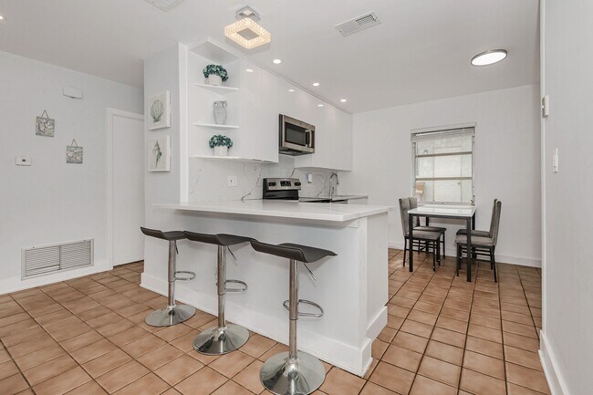 Photo - 2275 SE 6th St Unidad 2