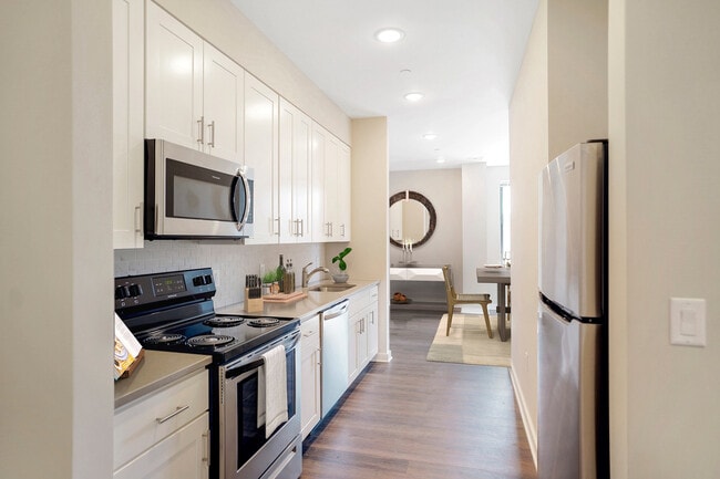 Building Photo - 10 Prince