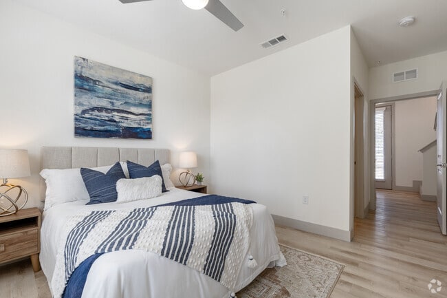 3BR, 3.5BA - 1,736SF