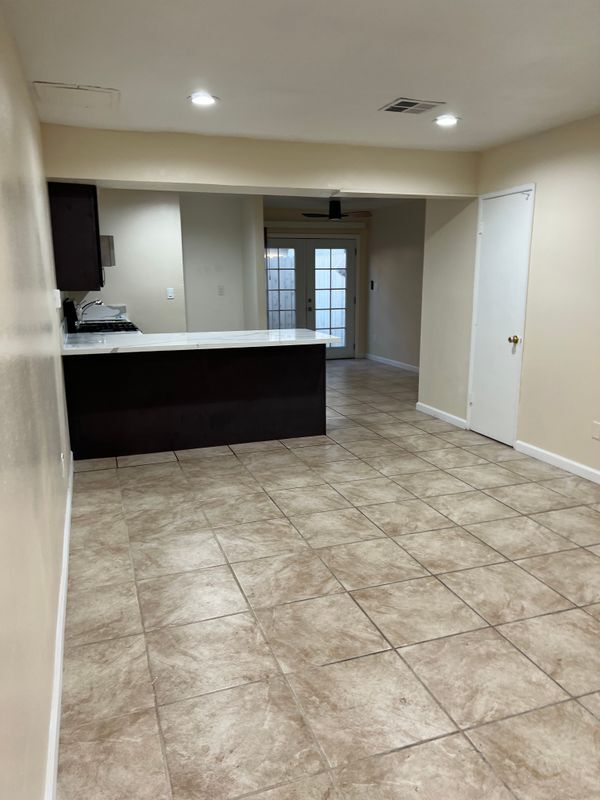 Building Photo - 896 N Cota St Rental