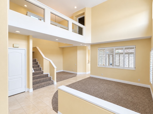 935 S Flintridge Way