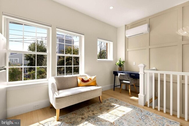 Photo - Private Georgetown Living!