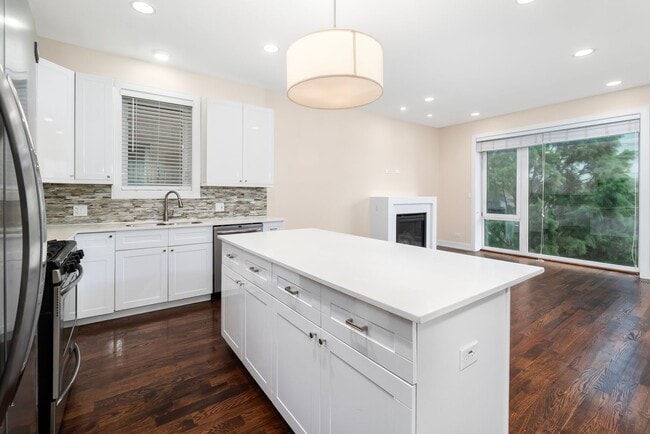 Photo - 3514 N Sacramento Ave Unit 3514-3S