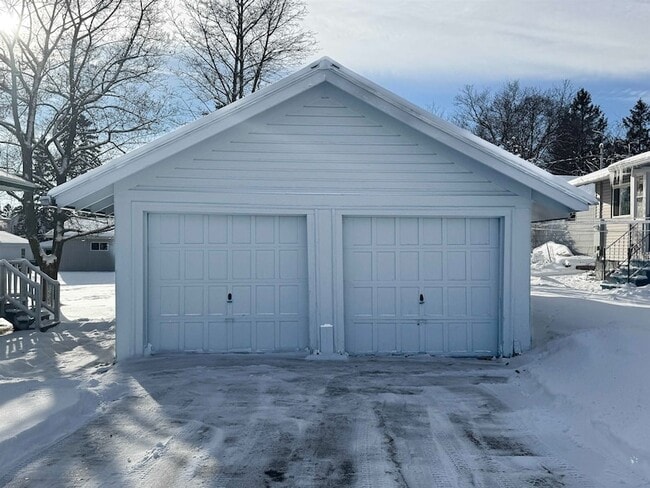 Photo - 315 3rd Ave E