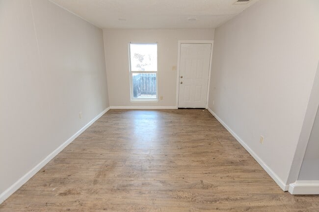 Photo - 1665 Northwood St