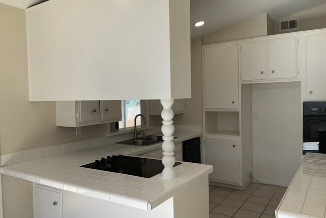 Photo - 1136 Erica St