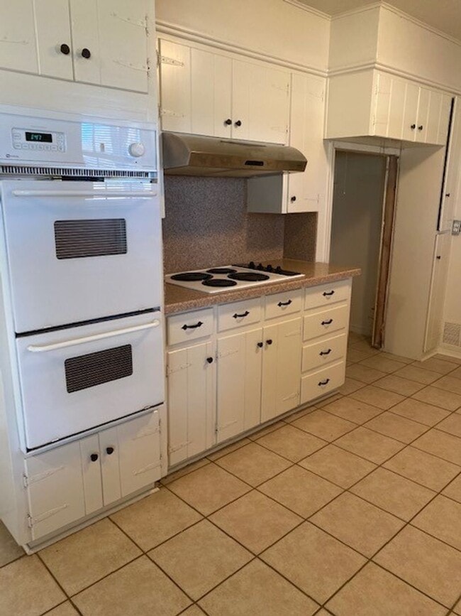 Photo - 3 BEDROOM HOUSE WITH CHARACTER!