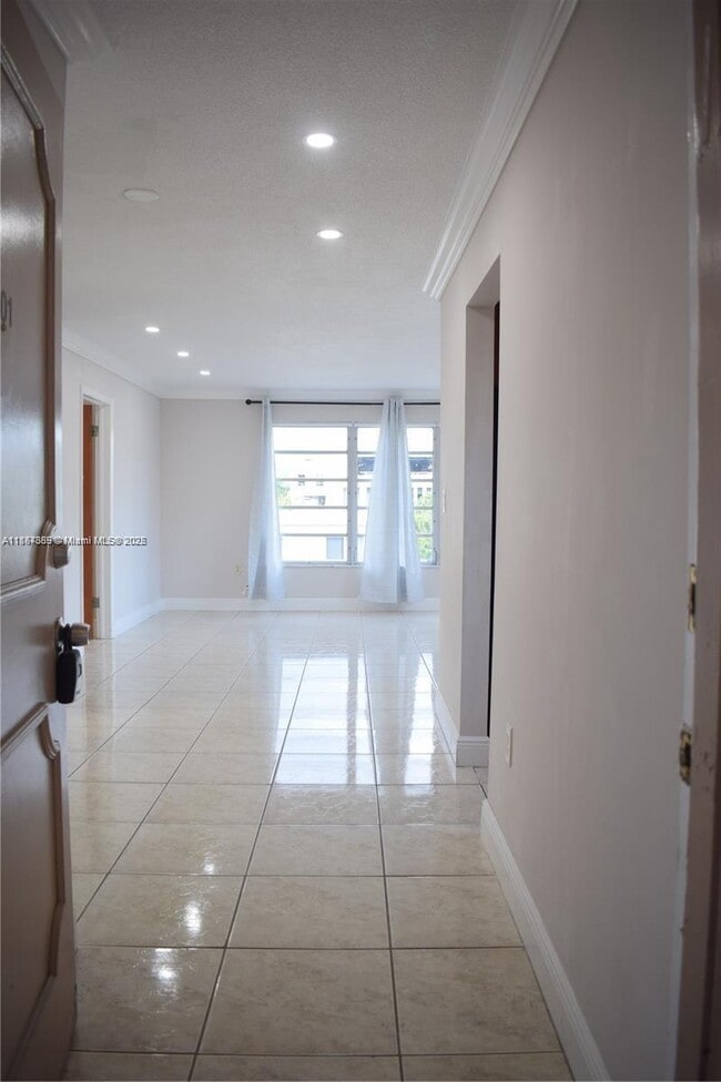 Building Photo - 1020 94th St Unit 301 Rental