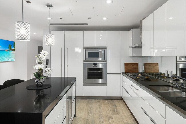 Photo - 9000 W 3rd St