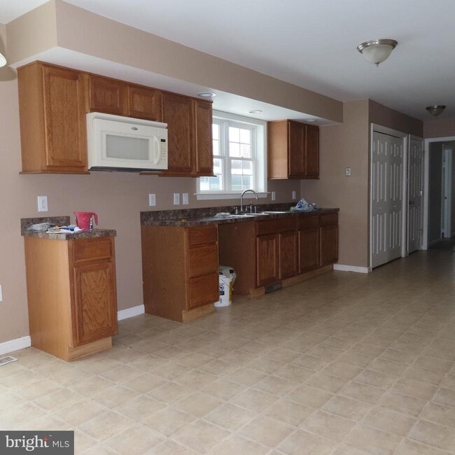 Photo - 5237 Rolling Rd