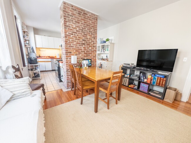 Photo - 589 Franklin St