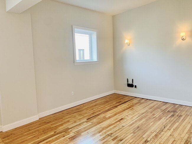 44 James - Apartment 208 - 44 James