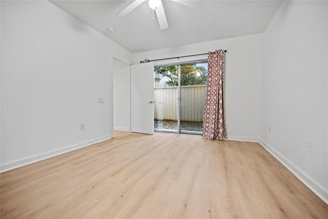 Photo - 920 Memorial Dr SE