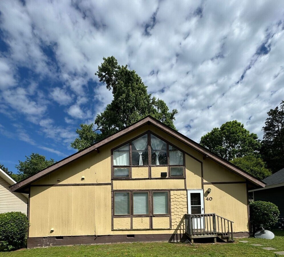 3 bedroom 1.5 bath home - 3 bedroom 1.5 bath home
