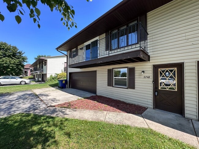 Photo - 2746 Nicolet Dr