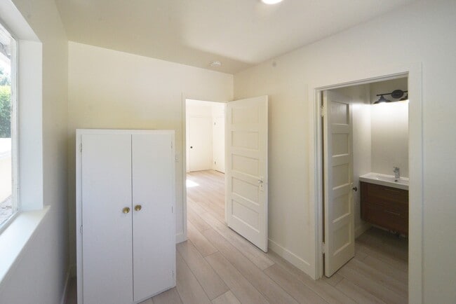 Photo - 223 S Padre Juan Ave Unidad A Upstairs